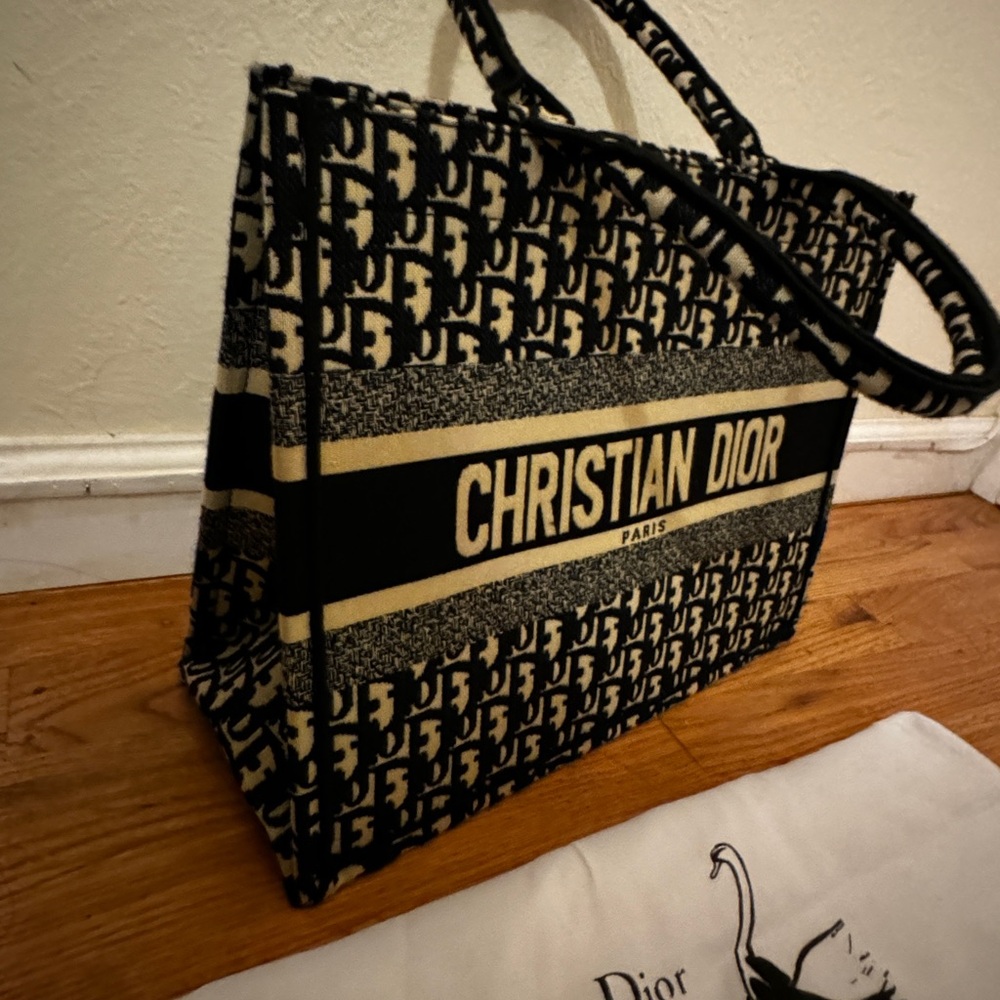 Dior Black and White Logo Scarf - Picture 3 of 7